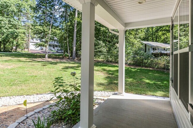 Foto del edificio - 11802 Wilderness Park Dr