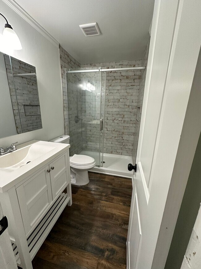 Photo - 319 Devonwood Ct House