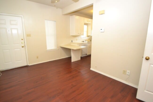 Building Photo - 4401 Speedway- Free Cable and Internet-Available for August!