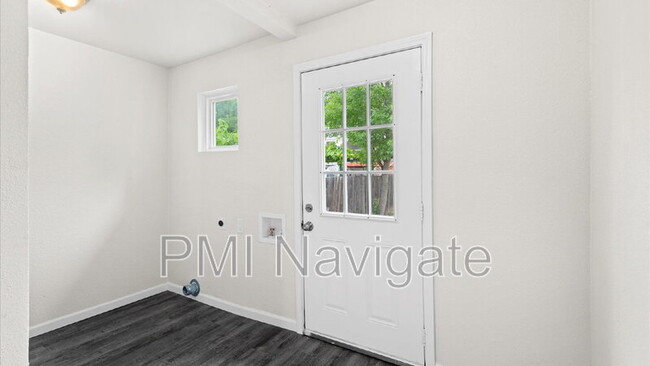 Building Photo - 1647 Steves Ave