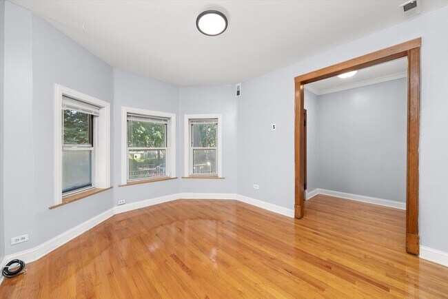 Foto del edificio - 2911 W Belden Ave