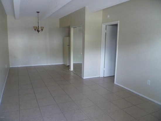 Dining Room - Barton Quarters