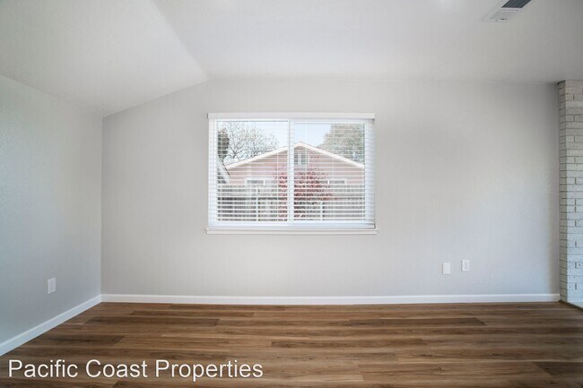 Building Photo - 3 br, 2 bath House - 9477 Lake Natoma Dr