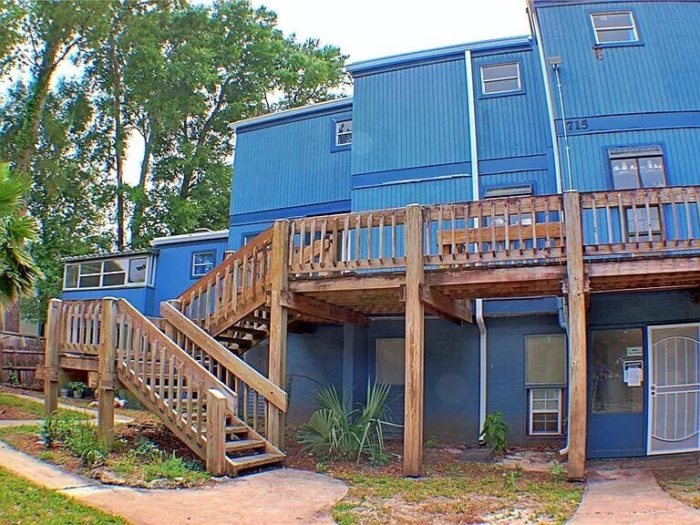 715 SW 75th St Unit 204, Gainesville, FL 32607 Condo for Rent in