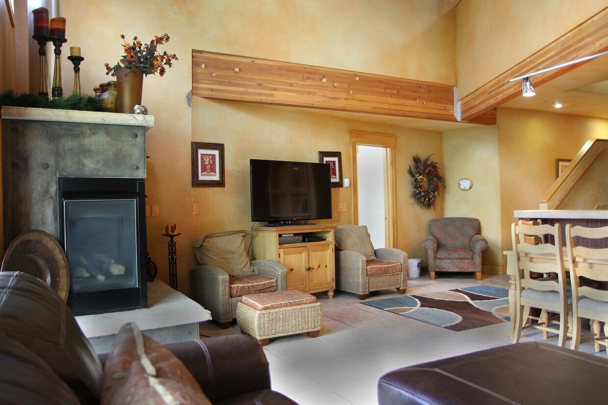 Primary Photo - WINTER RENTAL-204 Durango Ct.-Remodeled 3 ...