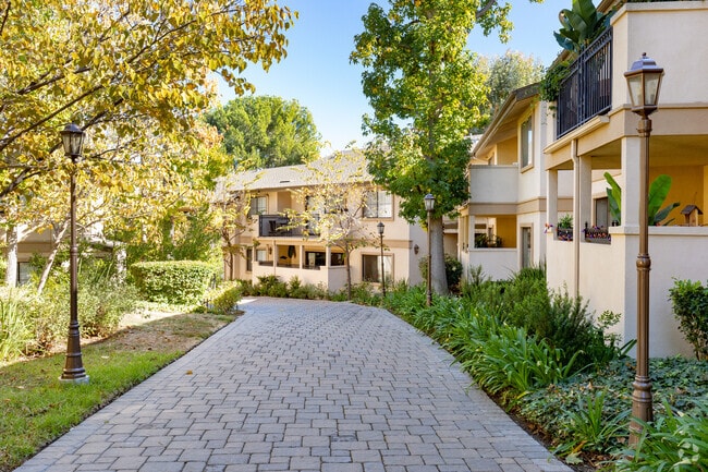 Building Photo - Westlake Villas