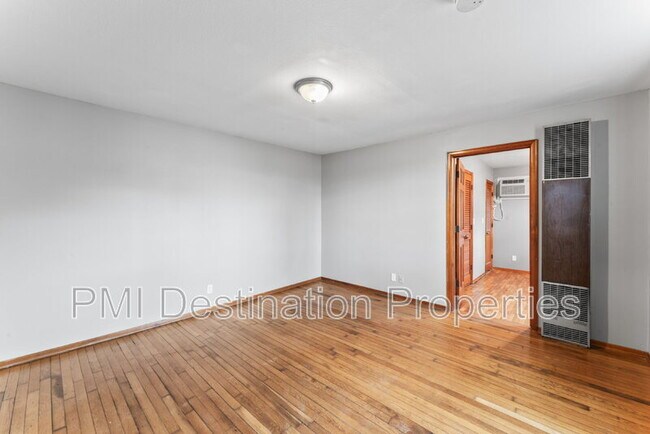 Building Photo - 533 Brown Ave