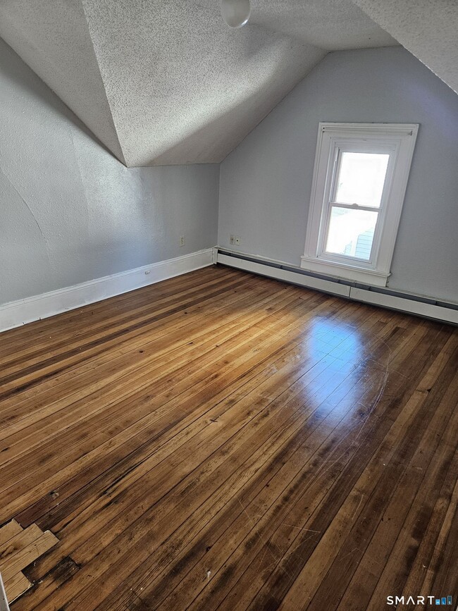 Building Photo - 16 Magnolia St