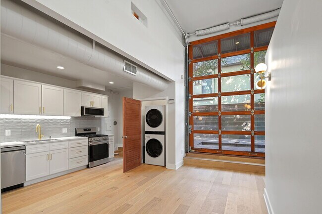 Foto del edificio - 1413 Cloverfield Blvd