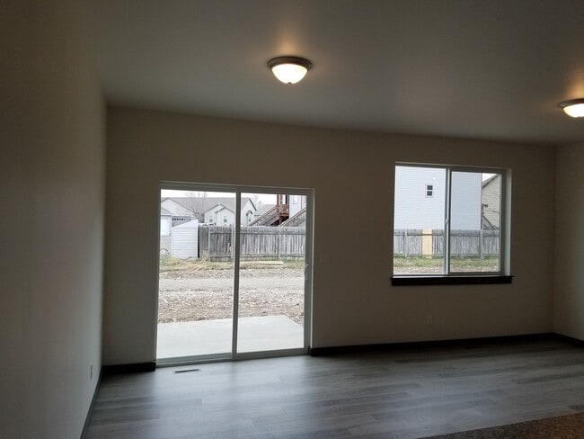Building Photo - 1502 Butler Creek Ave
