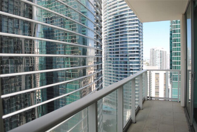 Foto del edificio - 300 S Biscayne Blvd