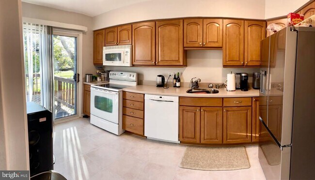 Foto del edificio - 3328 Spring Ln