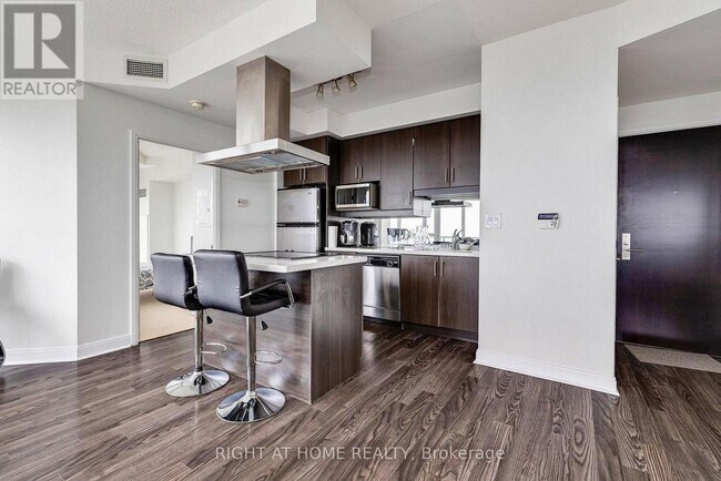 Building Photo - 60 Absolute Ave