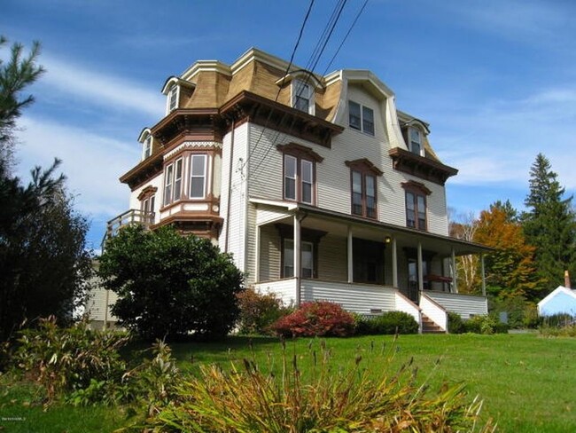 Victorian 1880's building - 465 Chapel St