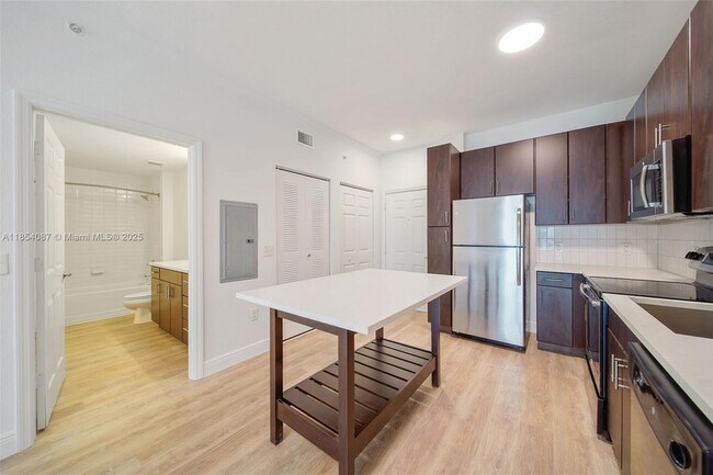Foto del edificio - 10170 SW 7th St