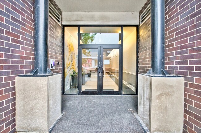 Foto del edificio - 3113 W Lawrence Ave