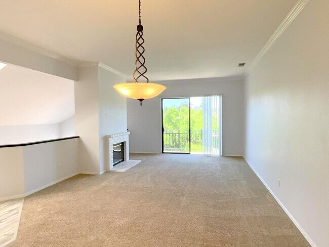 Foto del edificio - Beautiful Home With Great Views & Yard In ...