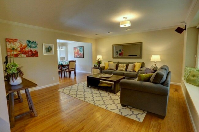 Building Photo - Executive 5BR Home with Private Backyard Retreat