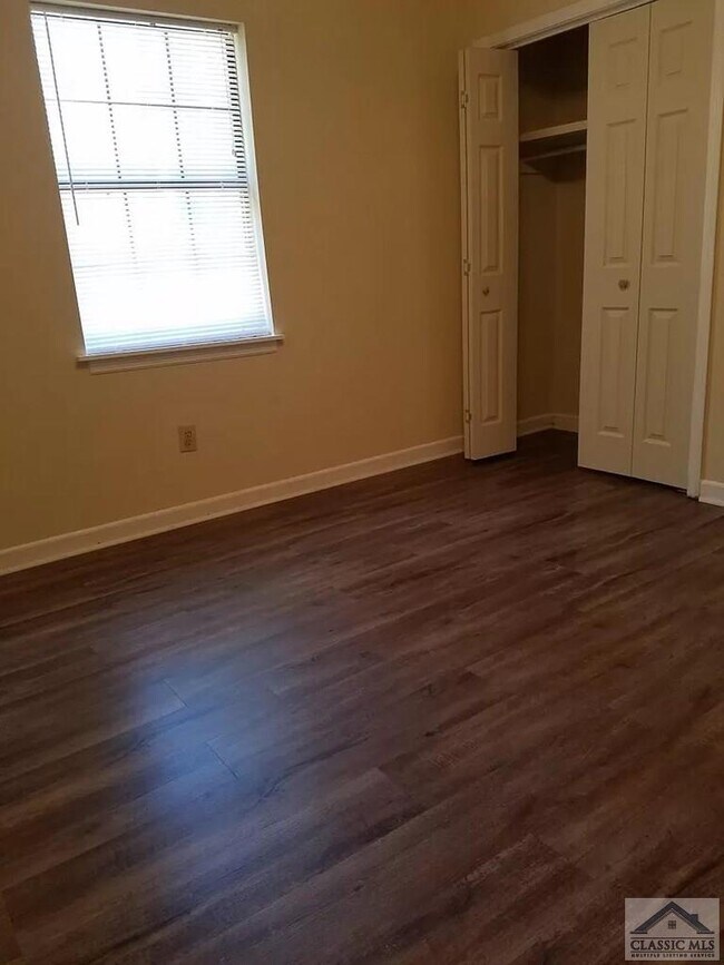 Foto del edificio - 233 Windy Hill Way