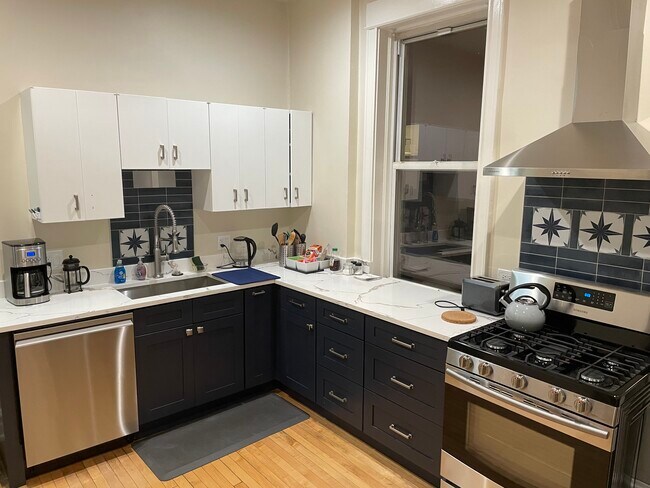 Cocina - 1320 W Carmen Ave