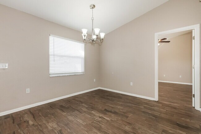 Foto del edificio - 7742 Ashford Dr