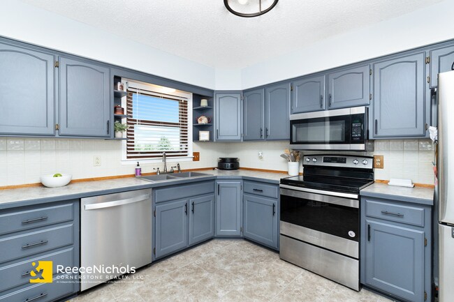Building Photo - Great home in wonderful neighborhood!