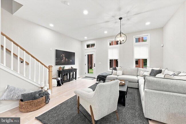 Foto del edificio - 117 Thornton Ln