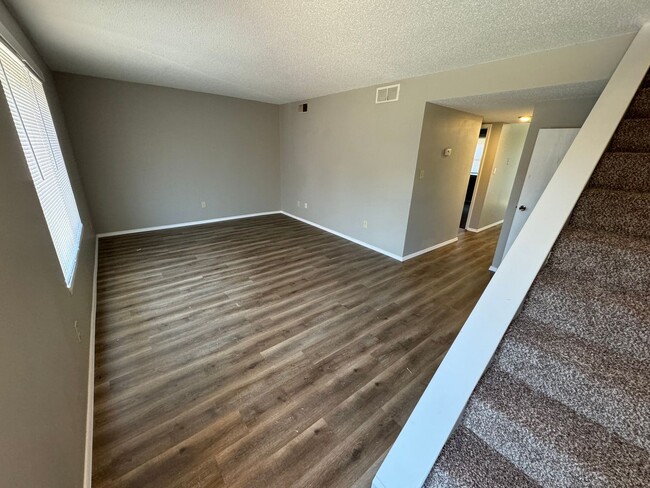 Foto del edificio - Updated Townhome located in SE Springfield...