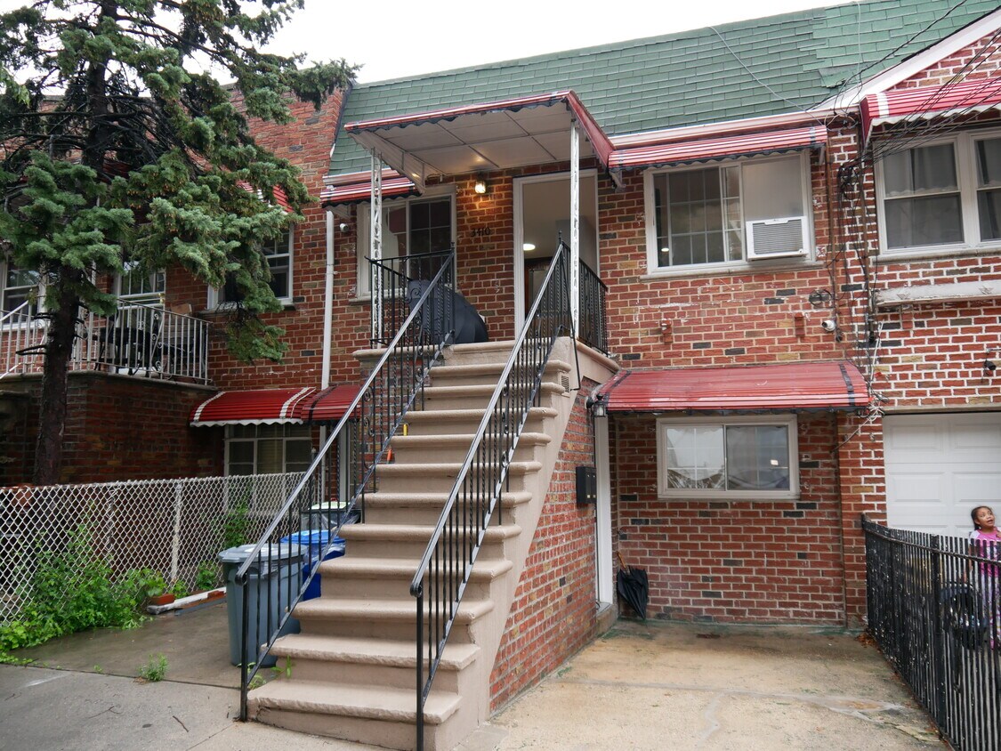 Exterior - 3410 Bronxwood Ave