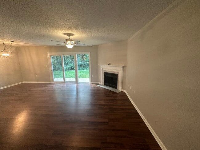 Building Photo - Nicely updated end unit townhouse. Great l...