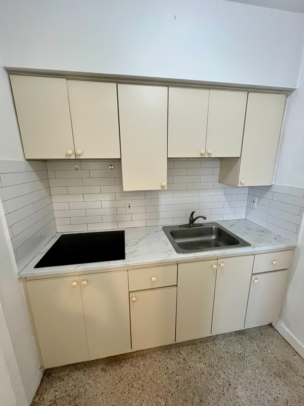 Building Photo - 401 SW 8th Ct