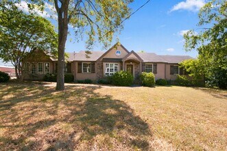 Building Photo - 2023 Galbraith Dr