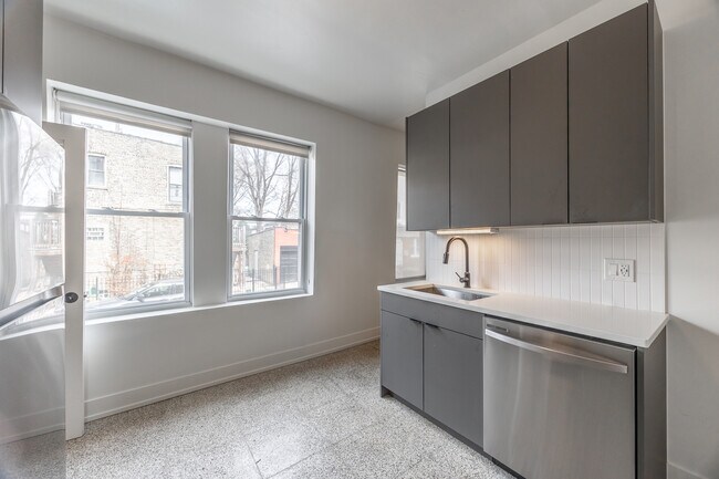Foto del edificio - 3051 W Medill Ave