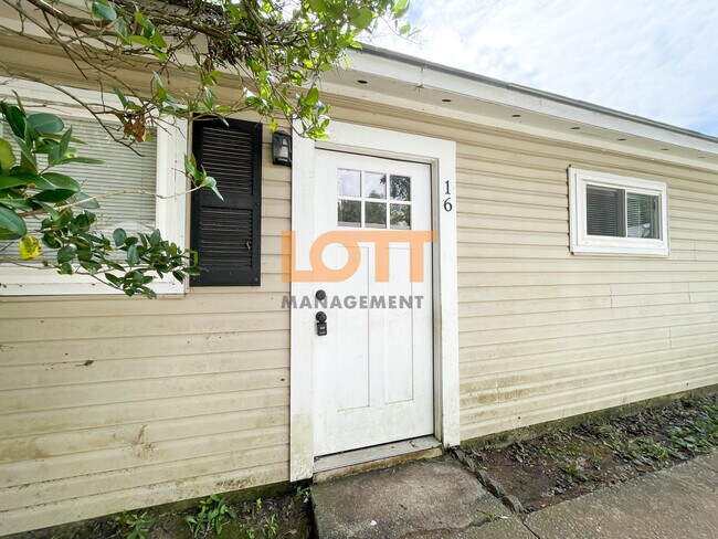 Building Photo - 10 Montis Dr