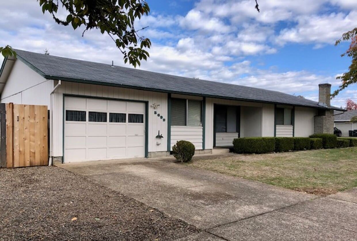 Primary Photo - 2-bedroom 1-bathroom duplex