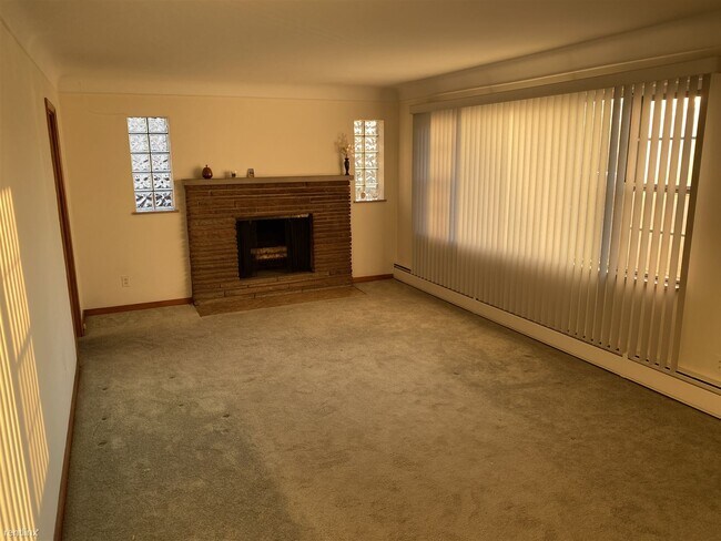 Foto del edificio - 3 br, 1 bath House - 4122 Devon Rd