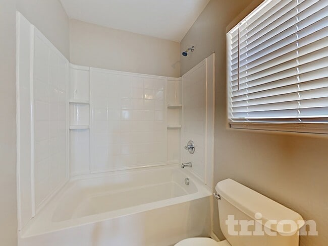 Foto del edificio - 4912 N 109th Ave