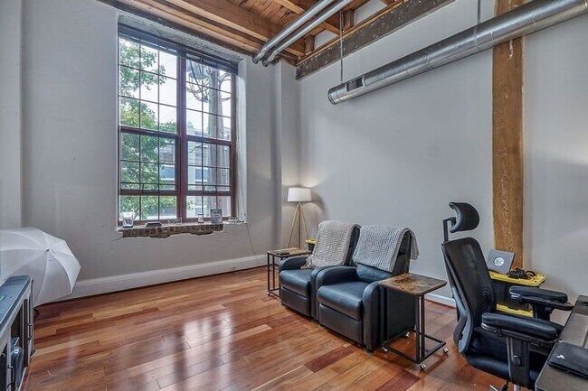 Building Photo - 815 Porter St
