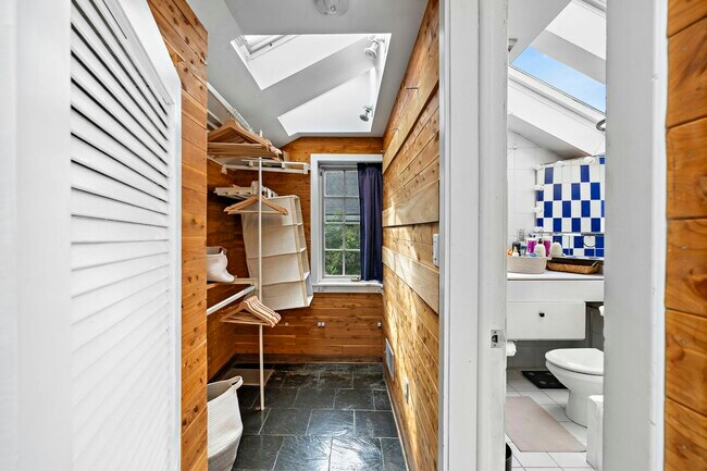 Foto del edificio - 304 N Alfred St