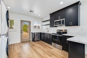 Building Photo - 1329 E Brill St