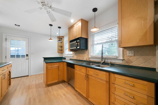 Foto del edificio - 3925 Orchard Rd SE