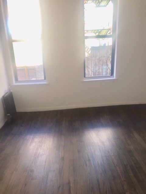 Foto principal - 86 E 4th St
