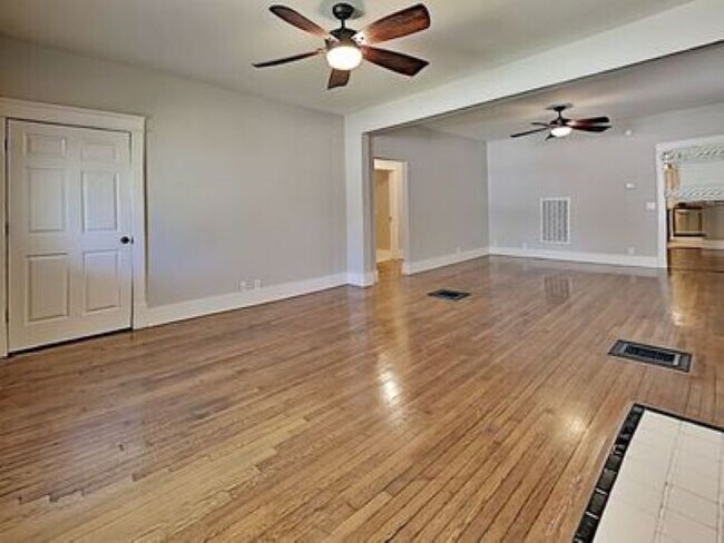Living room - 1128 Cahal Ave