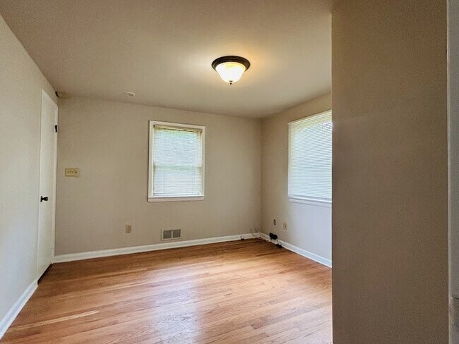 Foto del edificio - 4861 Eastern Ln