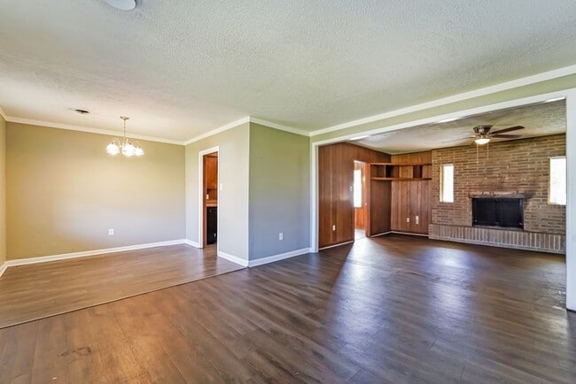 Building Photo - 1865 Bienville Dr