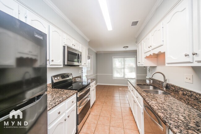 Foto del edificio - 8464 Buckhurst Rd
