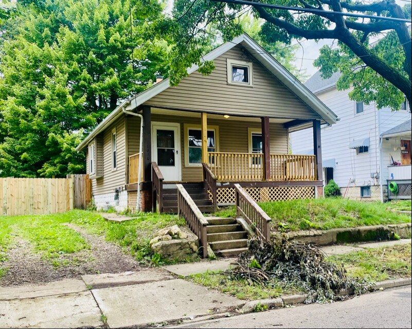 1036 Neptune Ave Akron, OH 44301 – photo 1