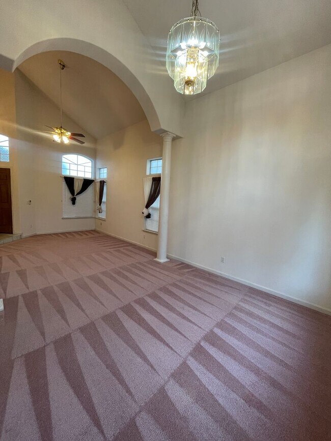 Building Photo - Meadowland Beauty