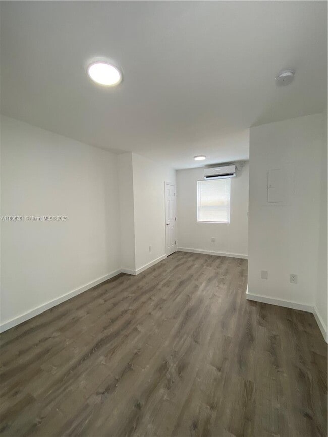 Foto del edificio - 5803 NW 1st Ave