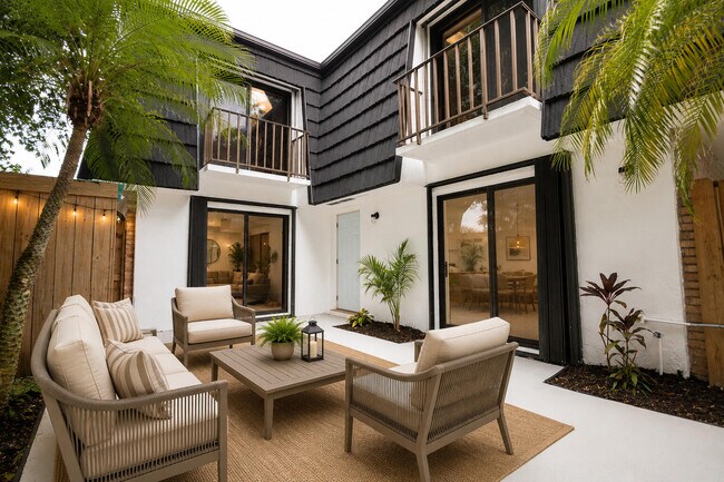 Foto del edificio - 317 Woodland Rd